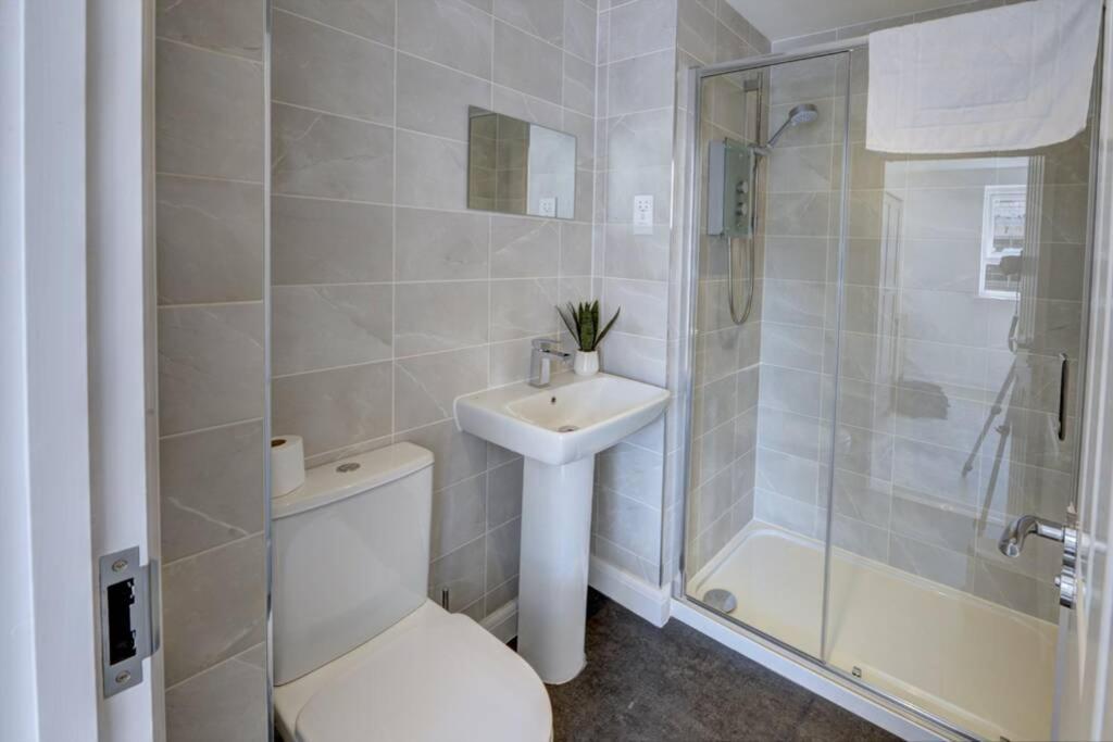 The Stratford Palace Apartment Birmingham Exterior photo
